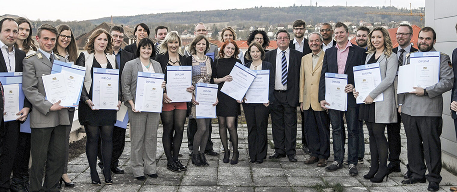 Erfolgreiche Absolventen: die Meisterpreisträger, die bei der Abschlussfeier an der Akademie für Unternehmensführung geehrt wurden.
