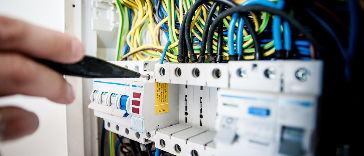 Elektrofachkraft im Metallbauer-Handwerk