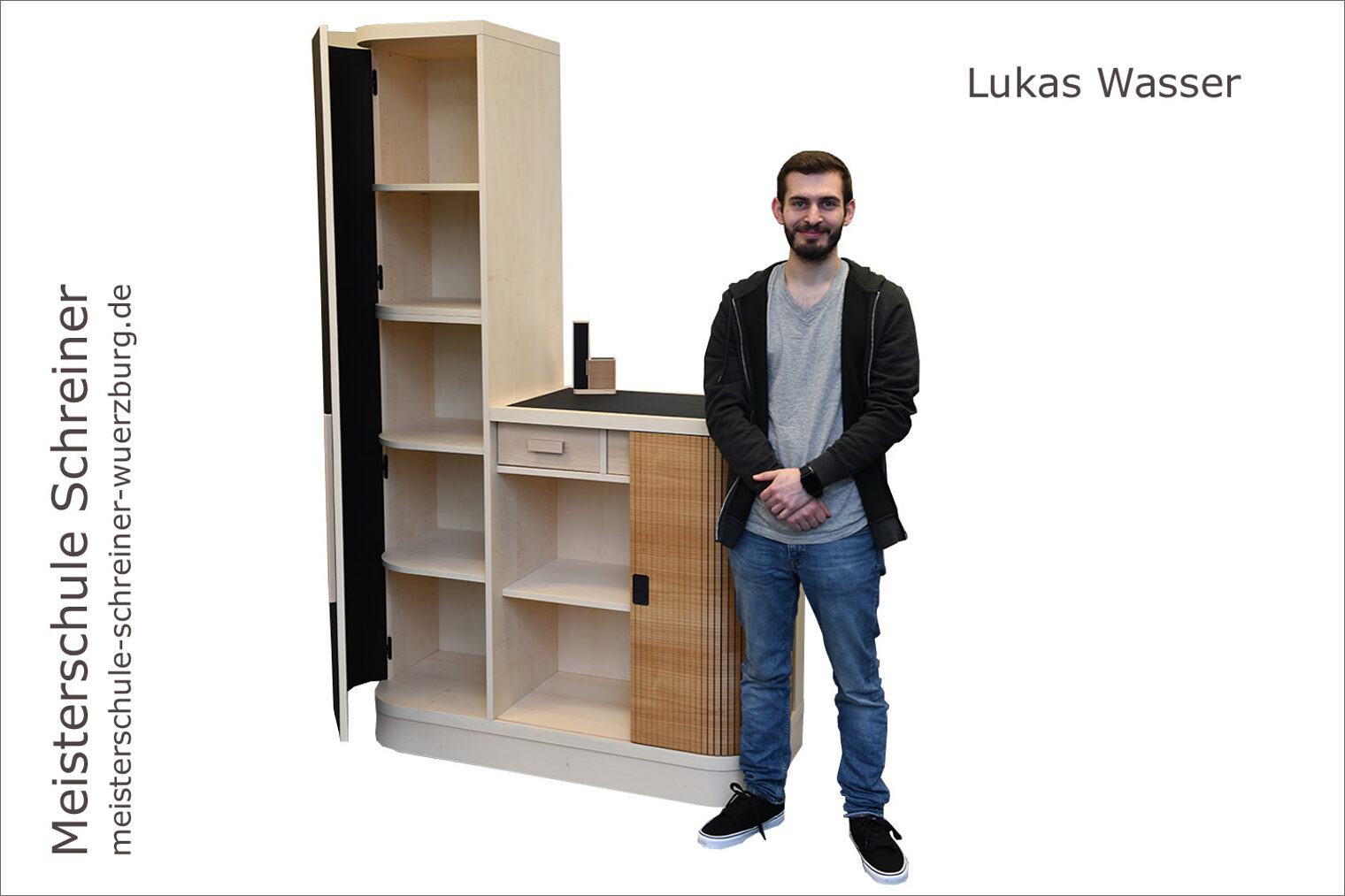 Porträt Lukas Wasser mit seinem Büroschrank als Schreinermeisterstück