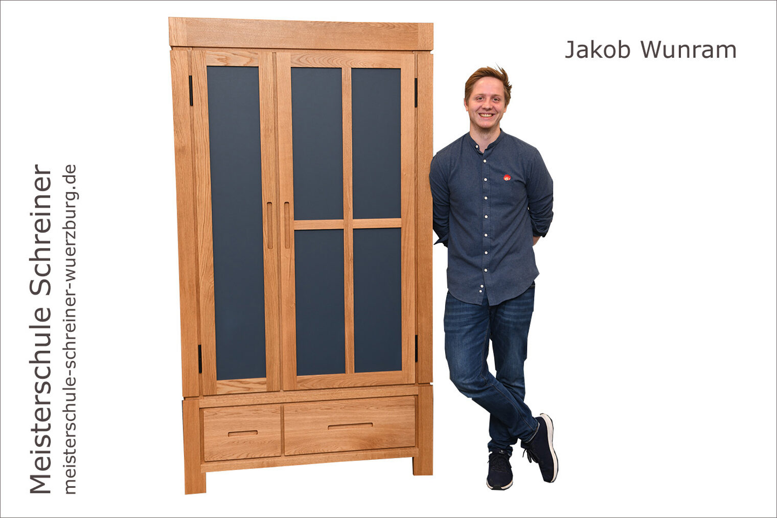 Porträt Jakob Wunram mit seinem Kleiderschrank als Schreinermeisterstück