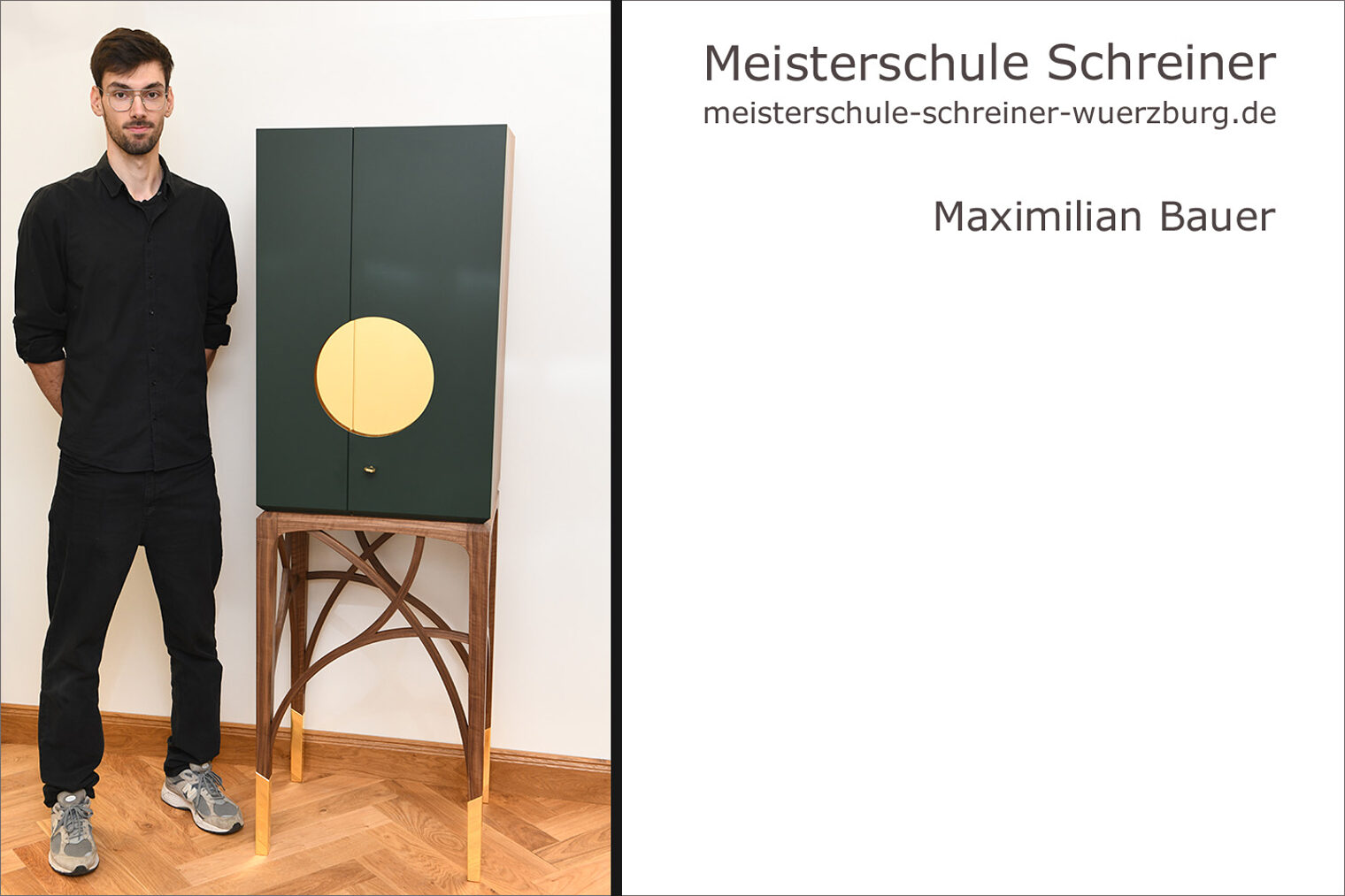 Porträt von Maximilian Bauer mit seinem Schreinermeisterstück "Golden-Wine-Cabinet".