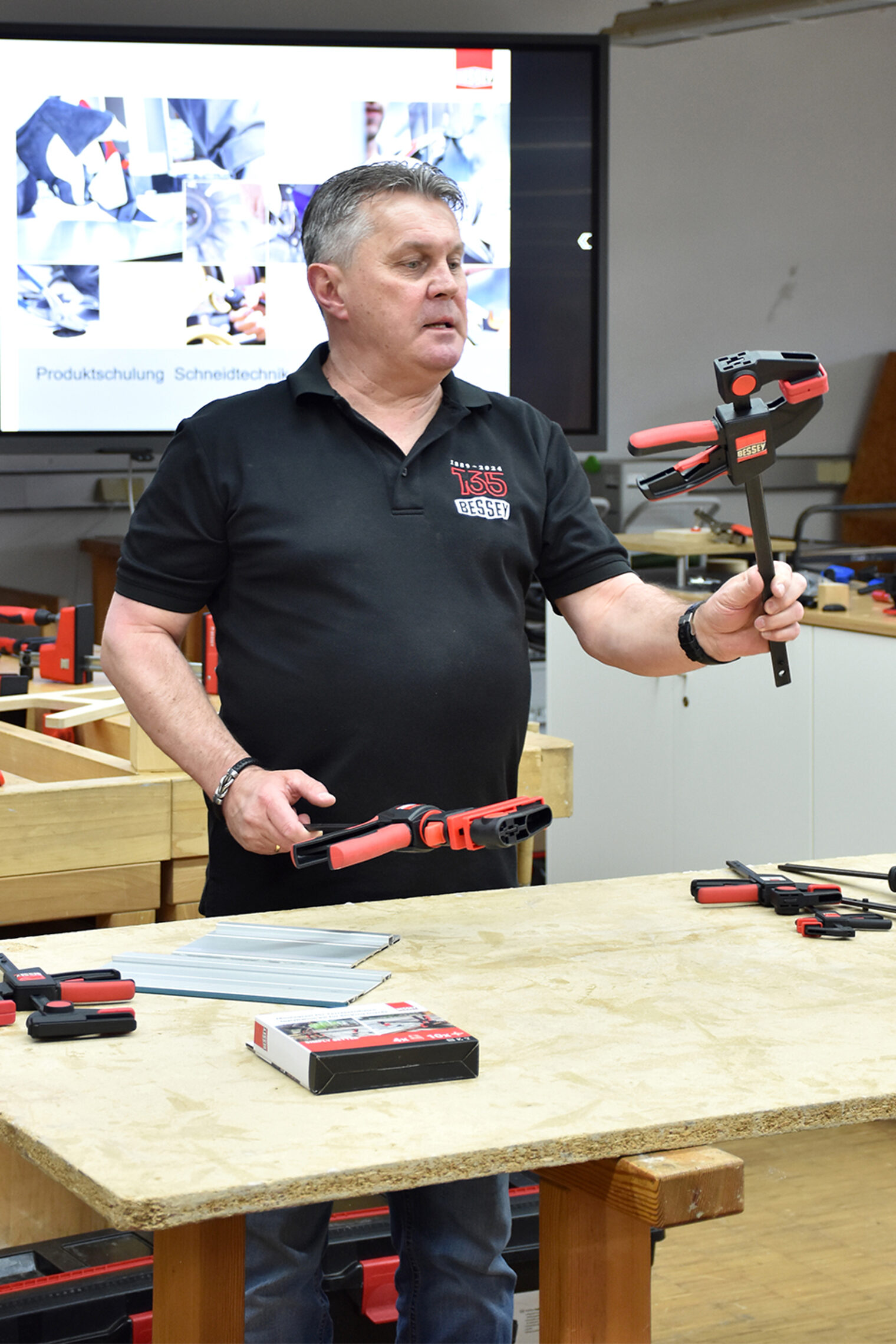 Schreinermeisterschule Würzburg Oberflächenkurs Präsentation von innovativen Spannwerkzeugen