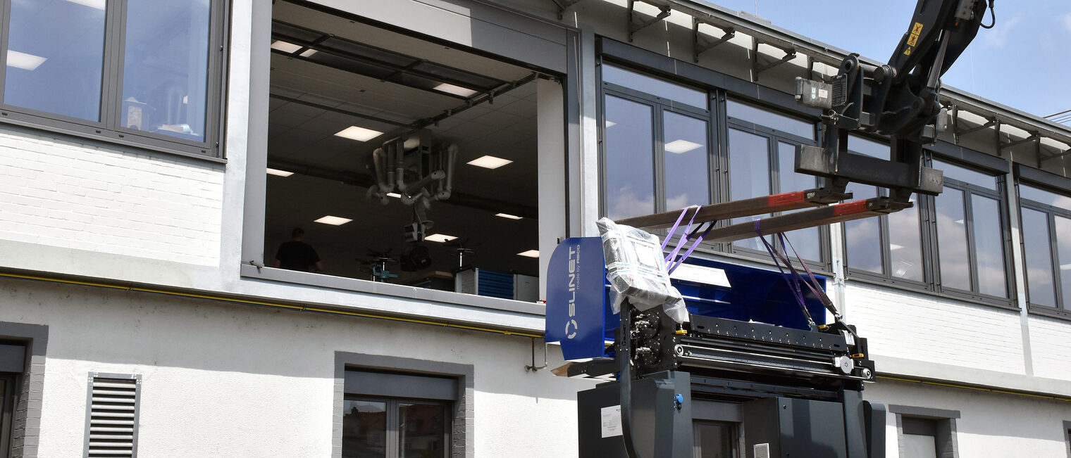 Spengler-Meisterschule Würzburg Anlieferung Werkstattausstattung Anlieferung der Längs- und Querteilanlage Slinet 1.5 in der Spengler-Meisterschule Würzburg