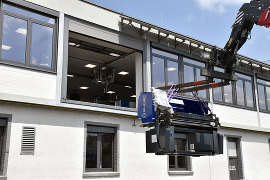 Spengler-Meisterschule Würzburg Anlieferung Werkstattausstattung Anlieferung der Längs- und Querteilanlage Slinet 1.5 in der Spengler-Meisterschule Würzburg