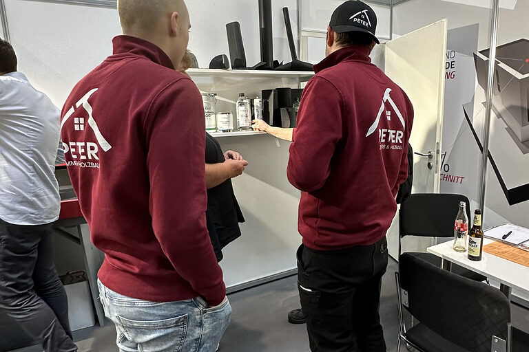 DMH 2025 | Kammersieger Zimmerer auf einer messe im Gespräch