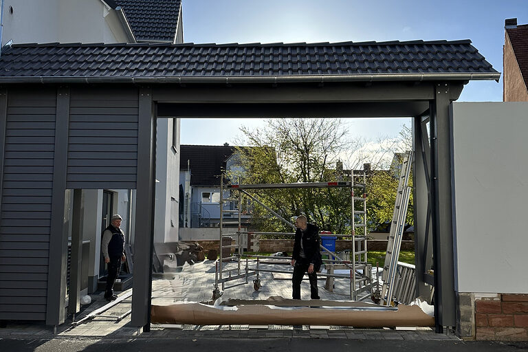 DMH 2025 | Kammersieger Bauprojekt Anbau mit Dach, Zimmerer steht darunter